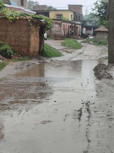 Broken Roads in 7P6W+2W2, Dighwa Dubaulli North, Bihar 841409, India – reported issue