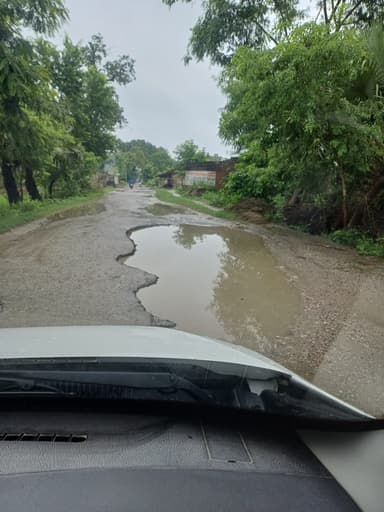 Broken Roads in 977J+CCF, Singaha, Bihar 841438, India – reported issue
