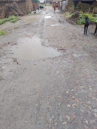 Broken Roads in GCWQ+26 Mehdiya, Bihar, India – reported issue