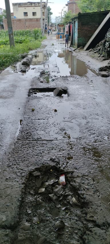 Broken Roads in FF35+G83, Arar Rd, Arar, Gopalganj, Bihar 841427, India – reported issue
