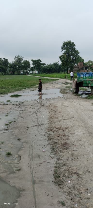 Broken Roads in 7PMJ+PXC Sunit saurabh farm, Bankati, Bihar 841409, India – reported issue
