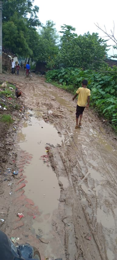 Broken Roads in GXJH+4MH, Bindahi, Bihar 274404, India – reported issue