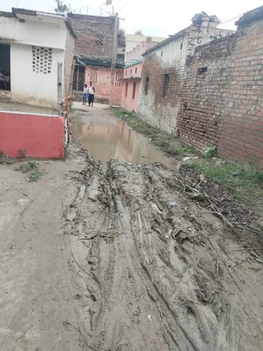 Broken Roads in FGC4+G7W, Dumriya, Bihar 841427, India – reported issue