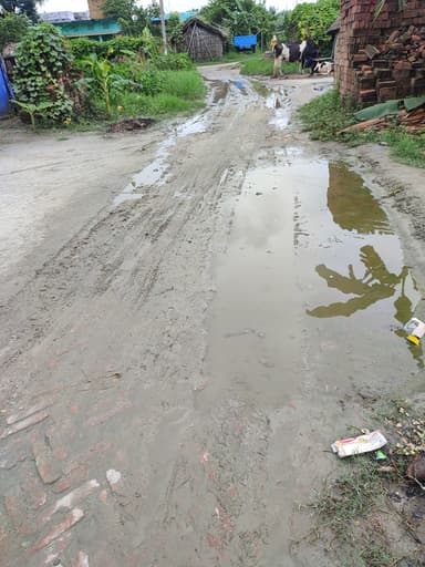 Broken Roads in 9HMW+PR, Barauli, Bihar 841405, India – reported issue