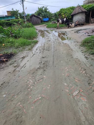 Broken Roads in 9HMW+PR, Barauli, Bihar 841405, India – reported issue