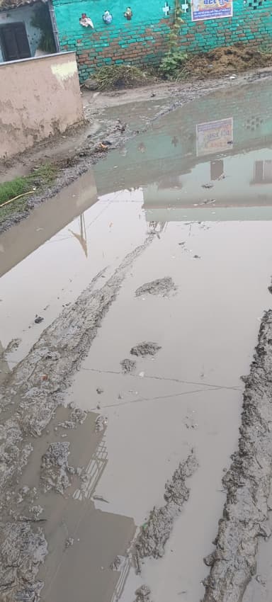 Broken Roads in 7Q37+F66, SH 90, Dighwa Dubaulli North, Dighwa, Bihar 841413, India – reported issue