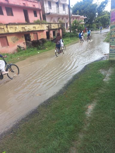 Broken Roads in F6PP+WC4, Gaddi Tola, Phulwaria, Bathua Bazar, Jagdishpur, Bihar 841425, India – reported issue