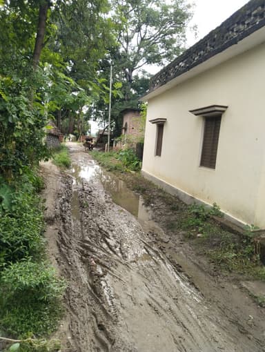 Broken Roads in CWXJ+GQ Chhathianw, Bihar, India – reported issue