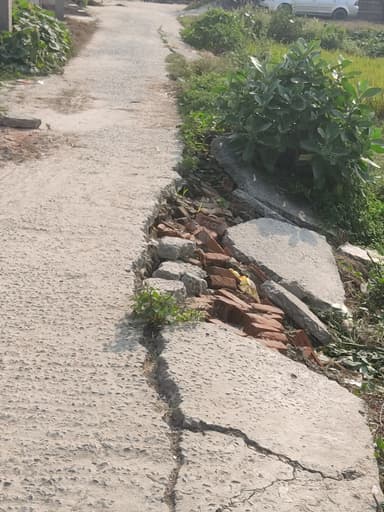Broken Roads in G5W6+HJ, Semariya, Bihar 841441, India – reported issue