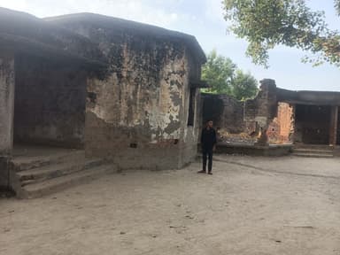Broken School buildings in G49G+2J Bagahi Dih, Bihar, India – reported issue