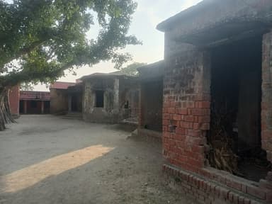 Broken School buildings in G49G+2J Bagahi Dih, Bihar, India – reported issue