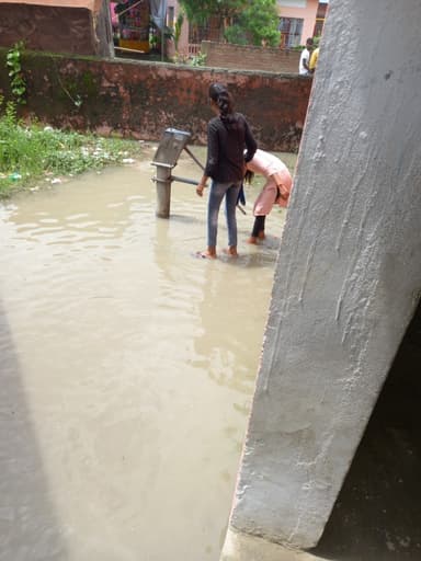 Broken School buildings in 8J9G+XH Jalalpur, Bihar, India – reported issue