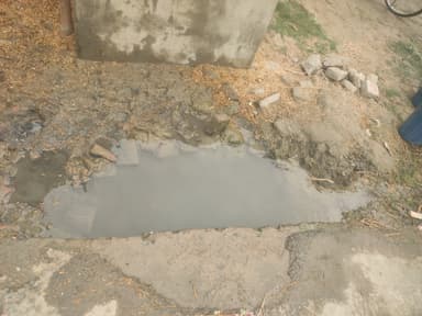 Sewer overflowing in 8JHR+47F, Gangwa, Sidhwalia, Bakharaur, Bihar 841423, India – reported issue