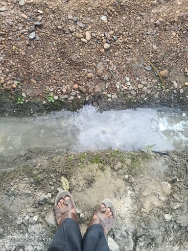 Sewer overflowing in 9MVQ+CR Karas Ghat, Bihar, India – reported issue