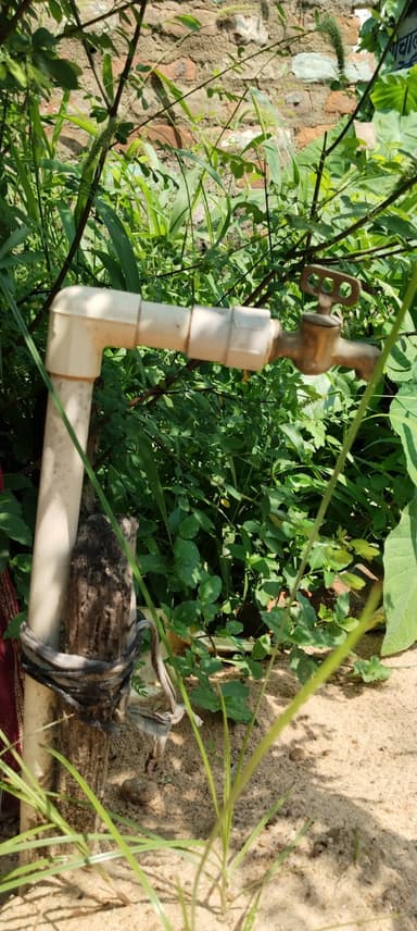 Sewer overflowing in H725+7W, Dharampur, Bihar 841502, India – reported issue