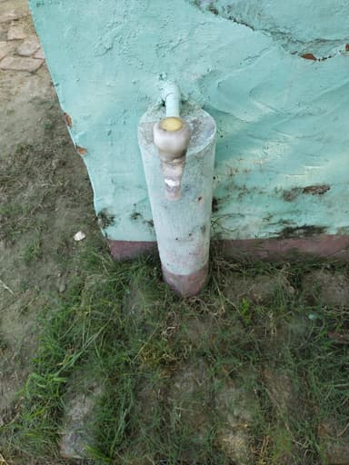 Sewer overflowing in GCWQ+26 Mehdiya, Bihar, India – reported issue