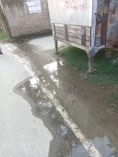 Sewer overflowing in FGC7+3F4, Gousiya, Bihar 841427, India – reported issue