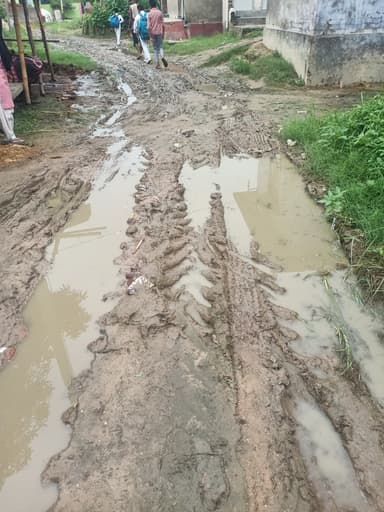 Broken Roads in GW49+M63, Gopalganj, Bihar 274001, India – reported issue