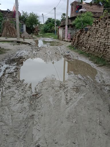 Broken Roads in 6RP7+GHR, राजा पट्टी - कृतपुरा रोड, Sonbarsa, Bihar 841413, India – reported issue