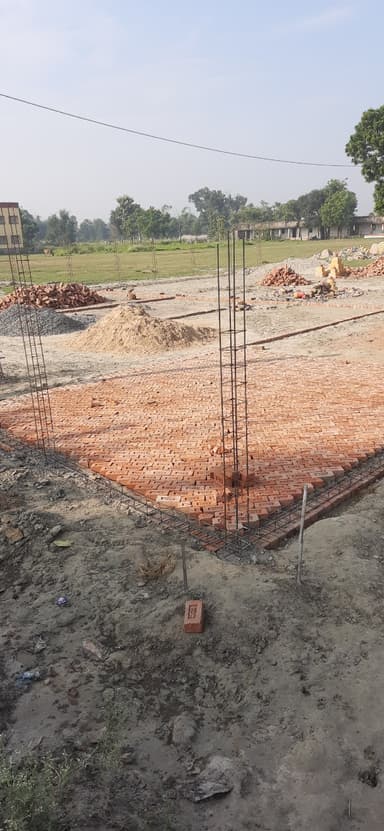 Broken School buildings in 8J89+J8 Larauli, Bihar, India – reported issue
