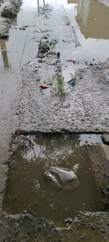 Sewer overflowing in FF35+G83, Arar Rd, Arar, Gopalganj, Bihar 841427, India – reported issue