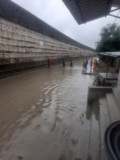 Sewer overflowing in 9M3X+4H6, Mohammadpur, Madhopur, Bihar 841437, India – reported issue