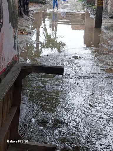 Sewer overflowing in H8W8+JF7, Pakri, Belsara, Bihar 841503, India – reported issue