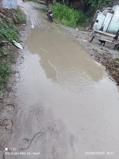 Sewer overflowing in 9CHR+G94, Bangra, Bihar 841440, India – reported issue