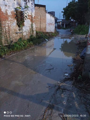Sewer overflowing in 9CJR+CP9, Bangra, Deuria, Bihar 841440, India – reported issue