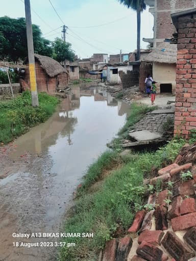 Sewer overflowing in C7XW+R98, Mathauli Khas, Bihar 841425, India – reported issue