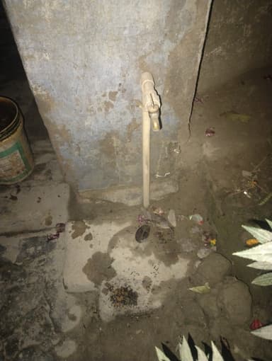 Sewer overflowing in 7QG9+W5 Bamon, Bihar, India – reported issue