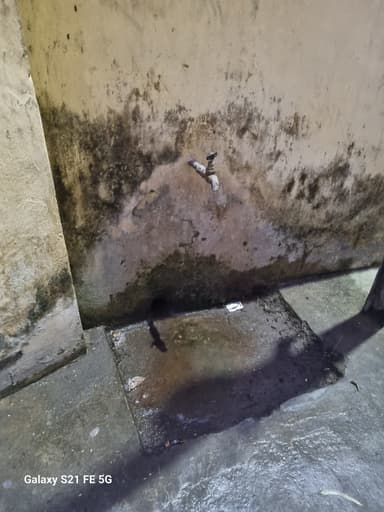 Sewer overflowing in In front of Civil Court, FC8R+HGV, Police Line, Bihar 841428, India – reported issue