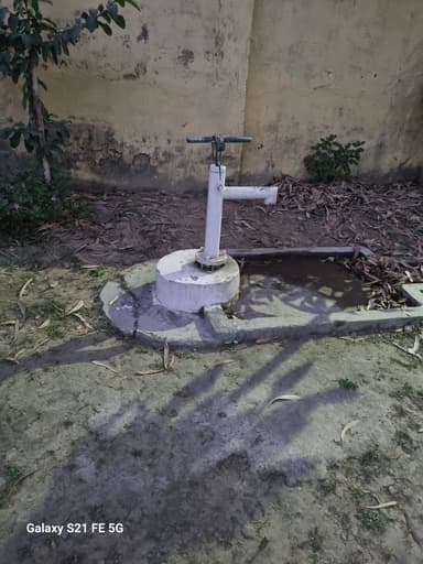 Sewer overflowing in In front of Civil Court, FC8R+HGV, Police Line, Bihar 841428, India – reported issue