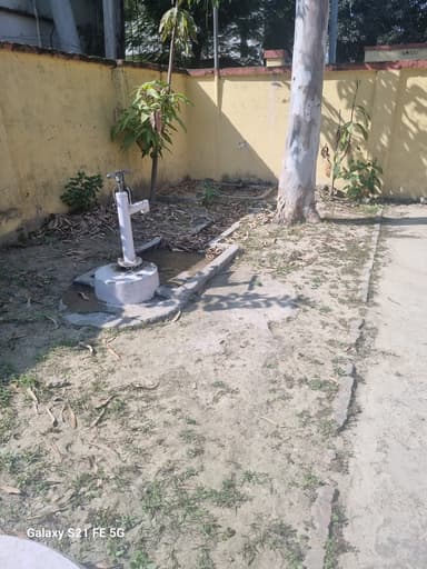 Sewer overflowing in FC8R+MPJ, Police Line, Gopalganj, Bihar 841428, India – reported issue