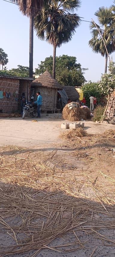 Sewer overflowing in 8PQ2+98Q, Mohammadpur, Bihar 841437, India – reported issue