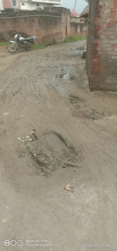 Sewer overflowing in G7Q3+M9 Chandi Ojha, Bihar, India – reported issue