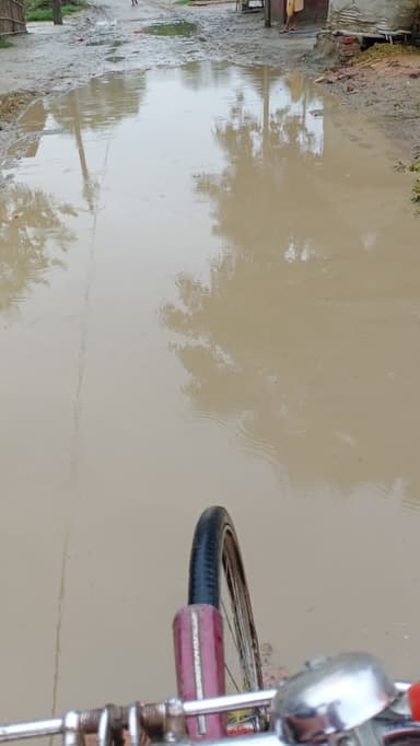 Water logging in 9JHJ+R3, Khajuria, Bihar 841437, India – reported issue