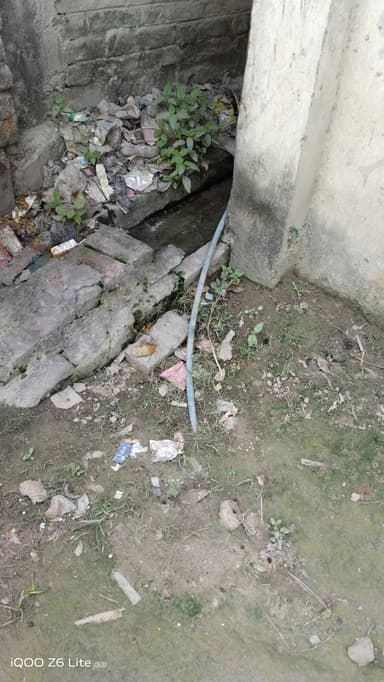 Sewer overflowing in 9GQ9+3JH, Koini - Manjha - Sareyan Rd, Kamalpur, Bihar 841420, India – reported issue