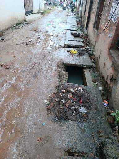 Open Manhole in West Of Minz Stadium, Police Line, Bihar 841428, India – reported issue