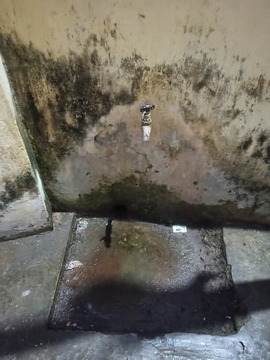 Sewer overflowing in In front of Civil Court, FC8R+HGV, Police Line, Bihar 841428, India – resolved