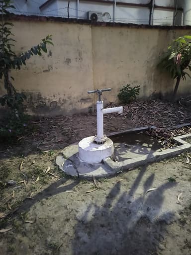 Sewer overflowing in In front of Civil Court, FC8R+HGV, Police Line, Bihar 841428, India – resolved