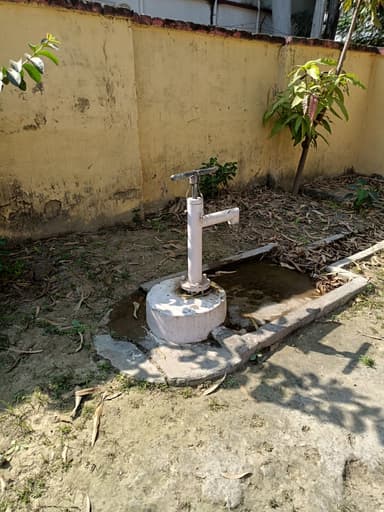 Sewer overflowing in FC8R+MPJ, Police Line, Gopalganj, Bihar 841428, India – resolved