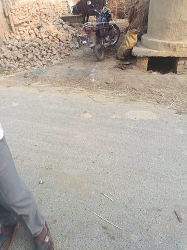 Sewer overflowing in F89C+X38, Harayia, Bihar 841425, India – resolved