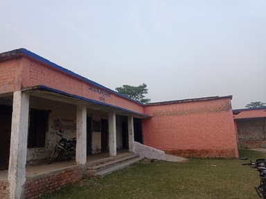 Broken School buildings in G5HR+2G5, Batar Choraha, Bihar 841441, India – resolved