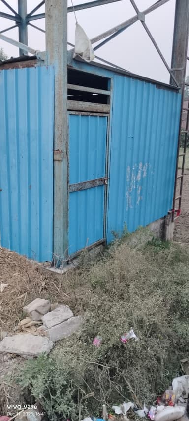Sewer overflowing in CF5F+8FC, Lohjira, Bihar 841420, India – resolved