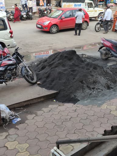 Broken Roads in Municipal Complaints – reported issue