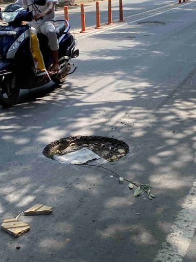 Broken Roads in Sant Kirpal Singh Marg, New Delhi, DL, India – reported issue