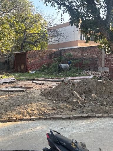 Dust in Roop Nagar, Civil Lines Tehsil, Central Delhi, Delhi, 110007, India – reported issue