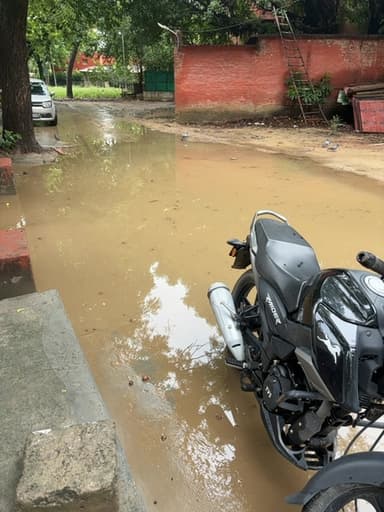 Water logging in Roop Nagar, Civil Lines Tehsil, Central Delhi, Delhi, 110007, India – reported issue