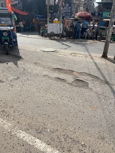 Broken Roads in Municipal Complaints – reported issue